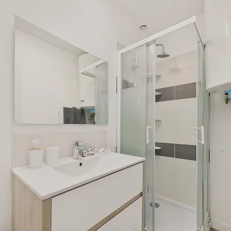 Maison Avec Dependance Dans Le Jardin Pour 6