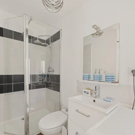 Maison Avec Dependance Dans Le Jardin Pour 6 Ferienhaus *