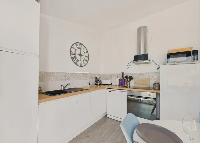 Maison Avec Dépendance Dans Le Jardin Pour 6